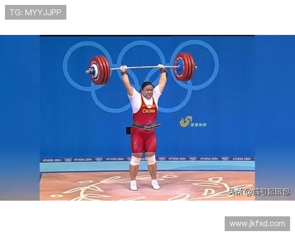 举重赛场群雄争锋力破纪录展现顽强拼搏精神
