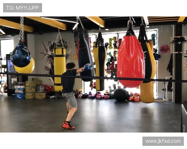 拳击技术深入解析:从基础动作到高级技巧的全面剖析与实战应用